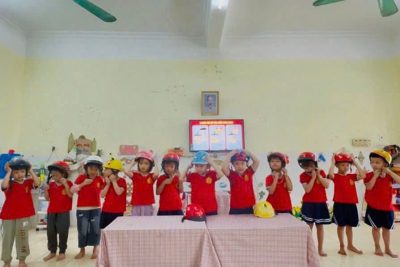 Hoạt động trải nghiệm” Bé với an toàn giao thông”